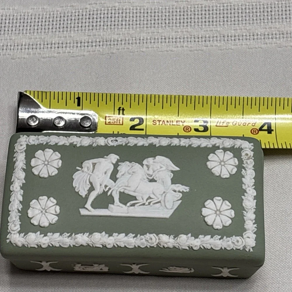 Wedgwood small accessory